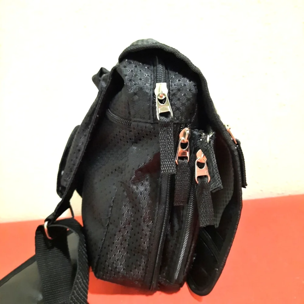 Heys black travelmate V3 crossbody